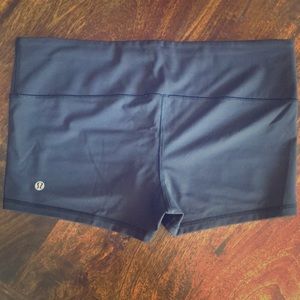 Lululemon Women’s tight shorts - 10